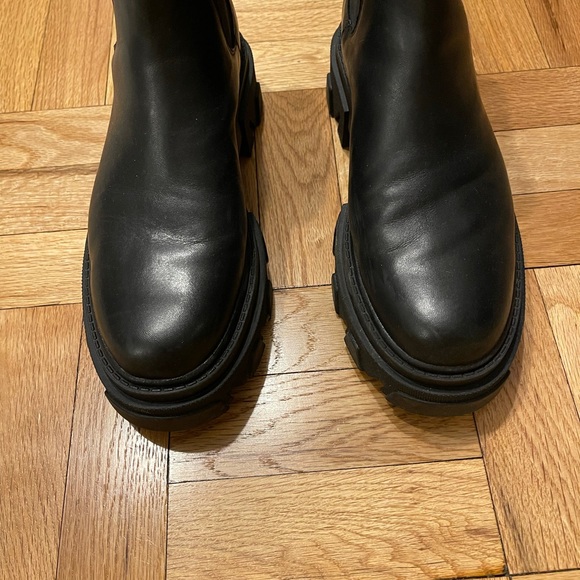 Sam Edelman Daelyn Lug Sole Booties - Picture 4 of 11